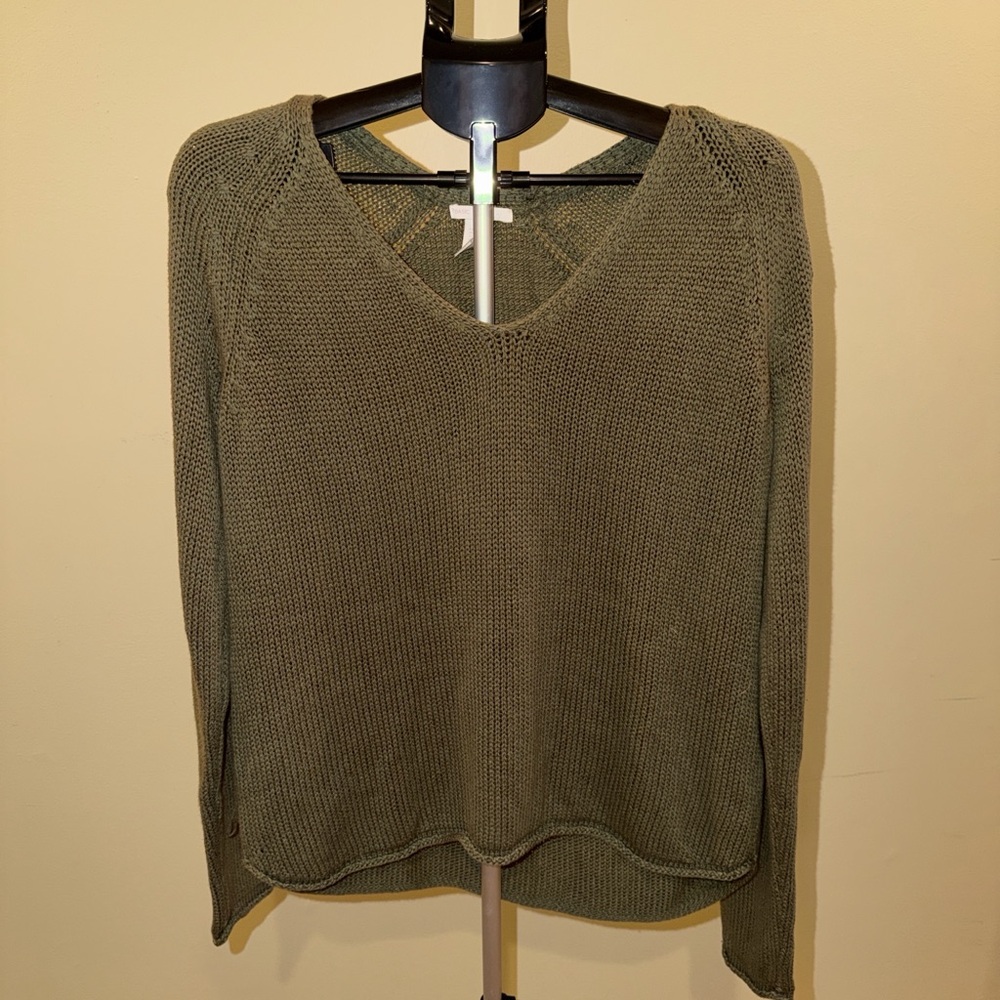 H&M Olive Green V-Neck Women's Sweater Size L #cottage #summer #spring #earthy